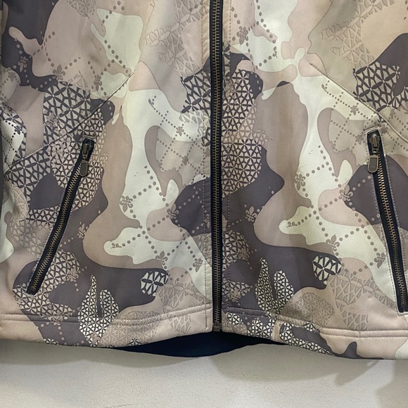 Camouflage Women's Jacket - Picture 9 of 11